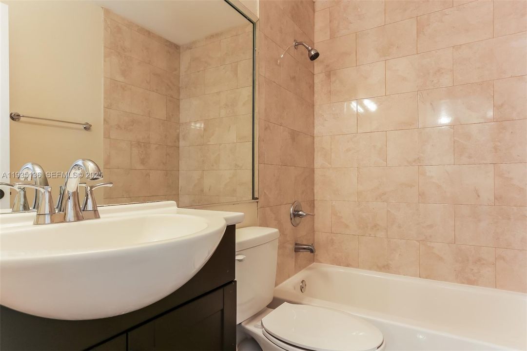 For Rent: $3,200 (3 beds, 2 baths, 1190 Square Feet)