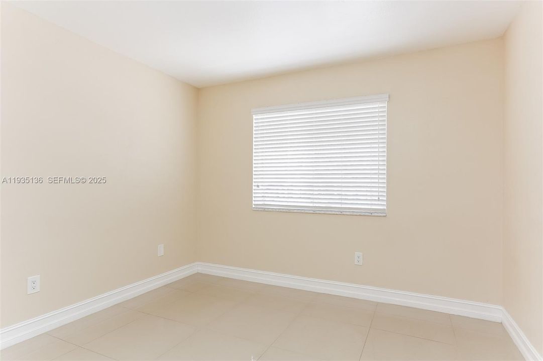 For Rent: $3,200 (3 beds, 2 baths, 1190 Square Feet)