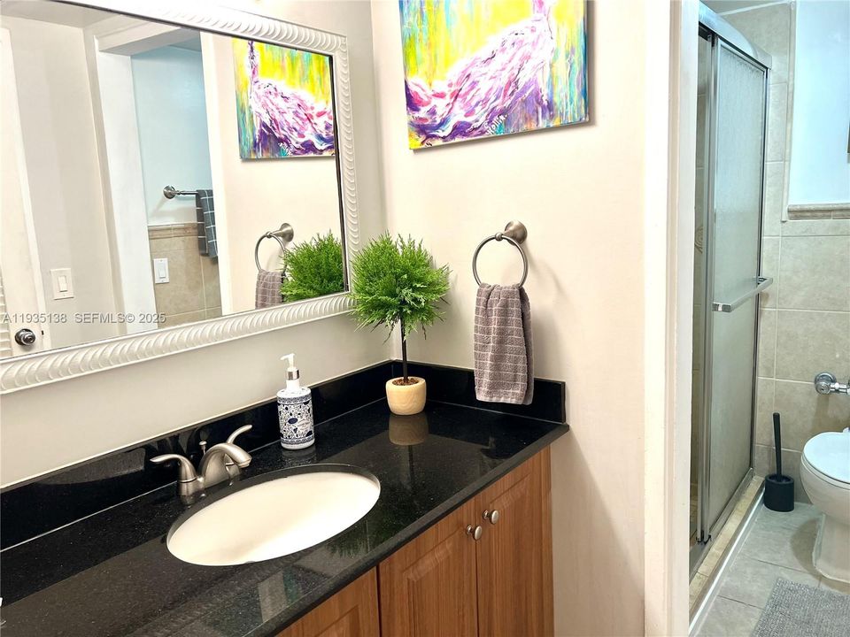 待售: $325,000 (1 贝兹, 1 浴室, 280 平方英尺)