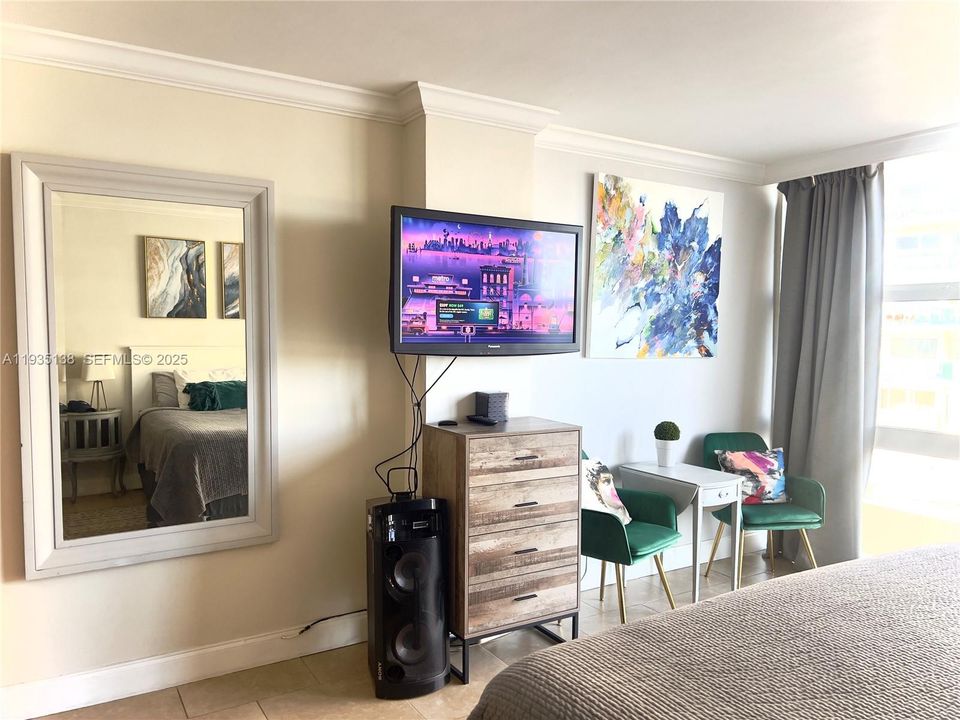 待售: $325,000 (1 贝兹, 1 浴室, 280 平方英尺)