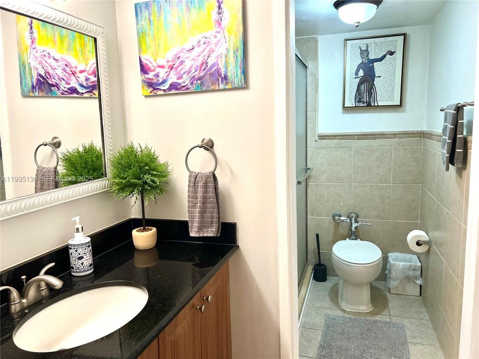 待售: $325,000 (1 贝兹, 1 浴室, 280 平方英尺)