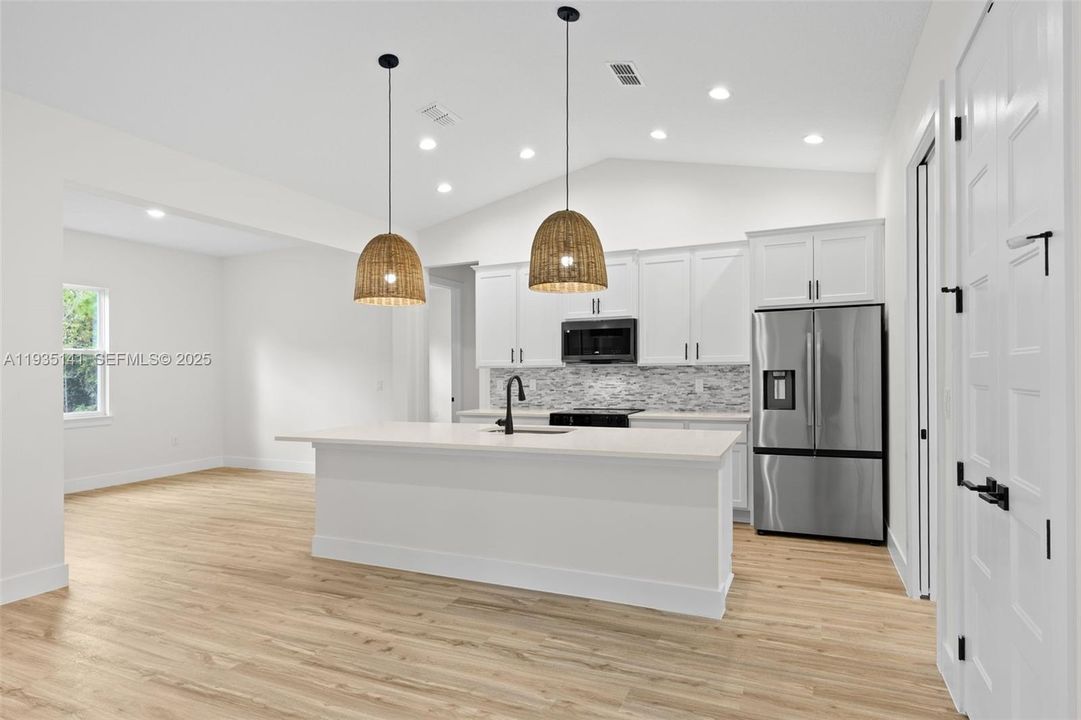 En Venta: $385,900 (3 camas, 2 baños, 1910 Pies cuadrados)