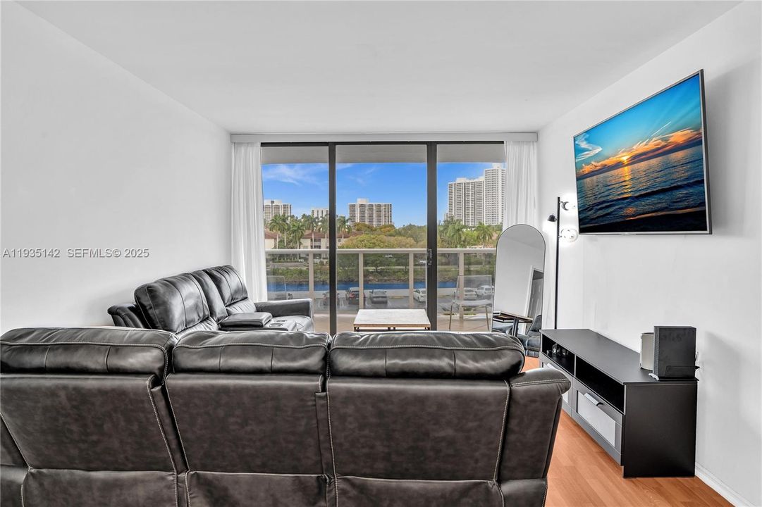 出租: $2,650 (2 贝兹, 2 浴室, 1079 平方英尺)