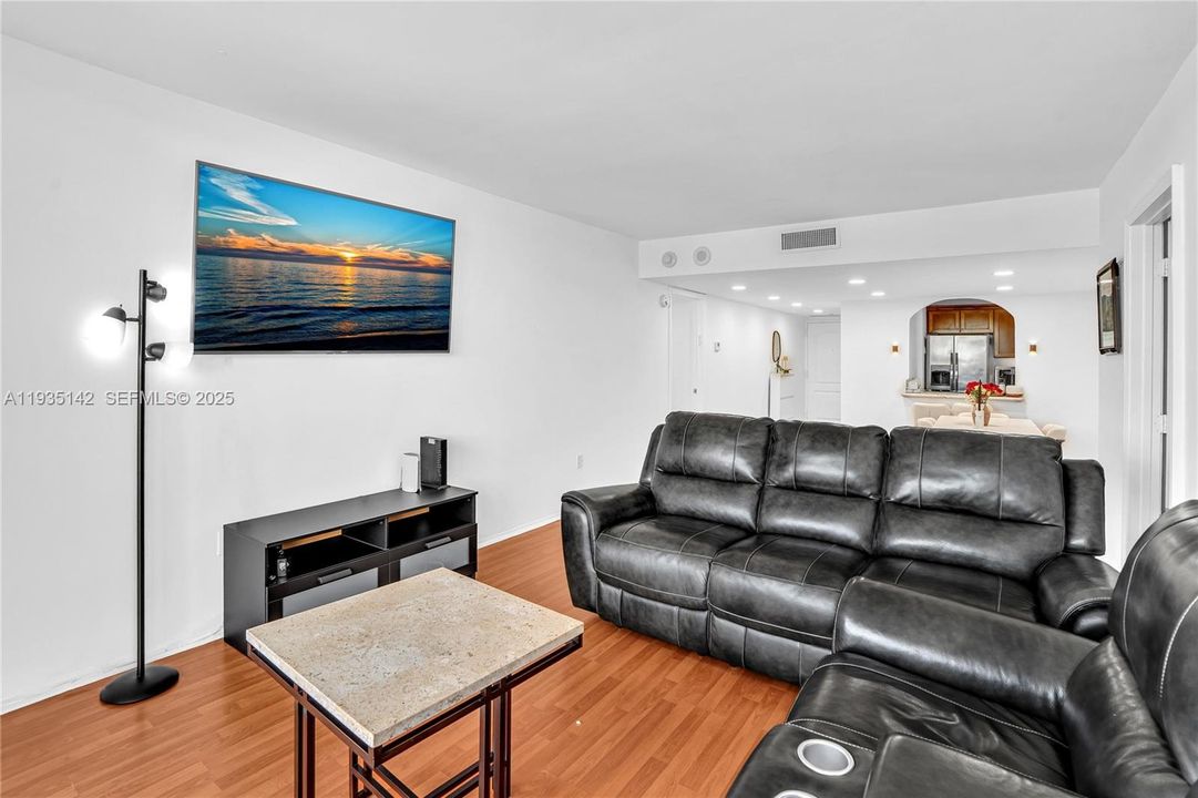 出租: $2,650 (2 贝兹, 2 浴室, 1079 平方英尺)