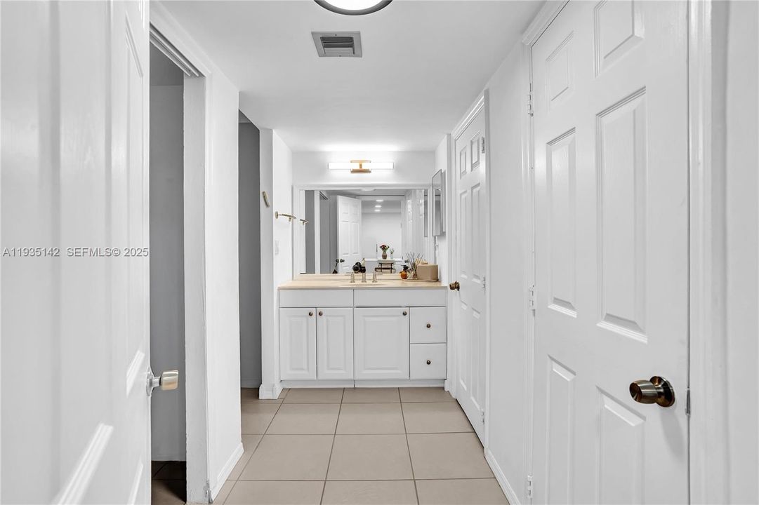 出租: $2,650 (2 贝兹, 2 浴室, 1079 平方英尺)