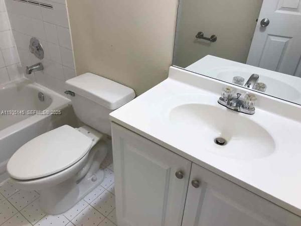 出租: $3,945 (4 贝兹, 2 浴室, 2378 平方英尺)