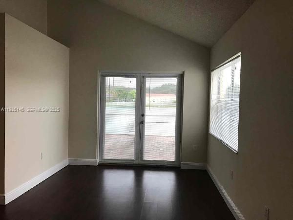 出租: $3,945 (4 贝兹, 2 浴室, 2378 平方英尺)