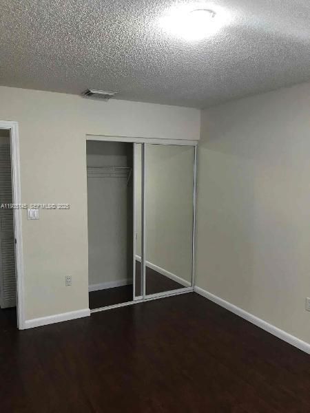 出租: $3,945 (4 贝兹, 2 浴室, 2378 平方英尺)