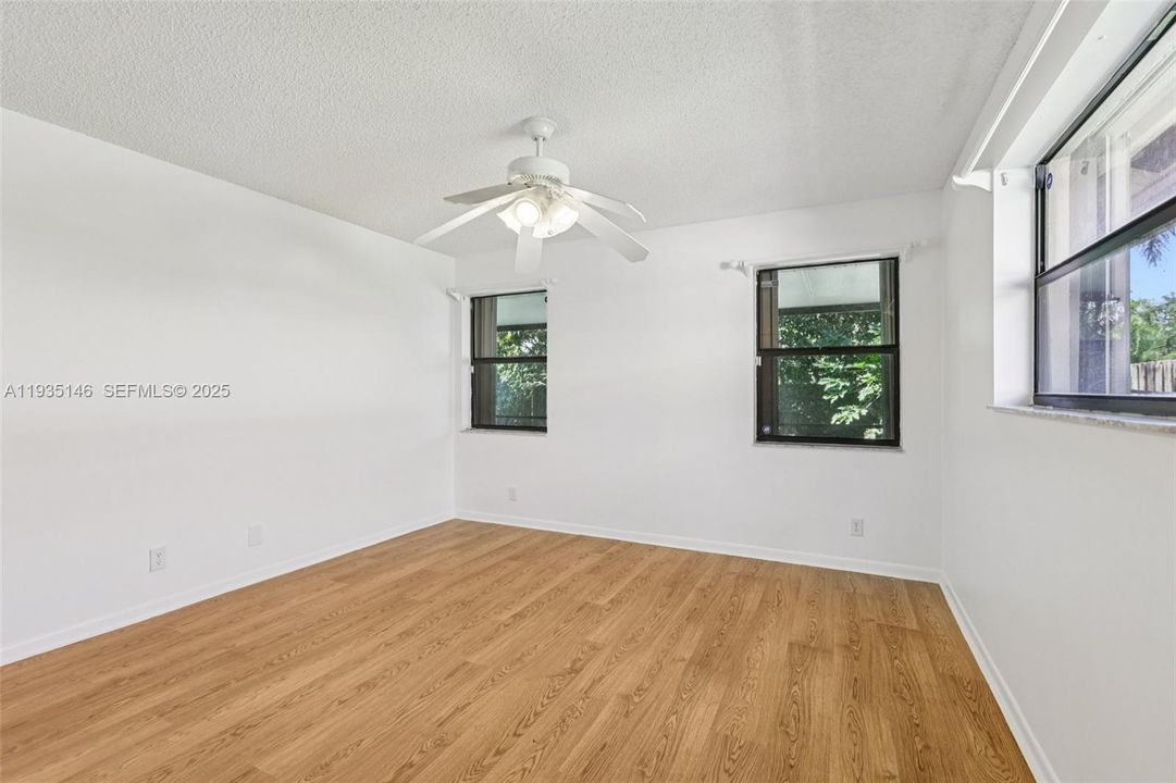 En Venta: $700,000 (3 camas, 2 baños, 2182 Pies cuadrados)