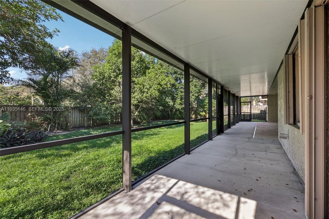 En Venta: $700,000 (3 camas, 2 baños, 2182 Pies cuadrados)