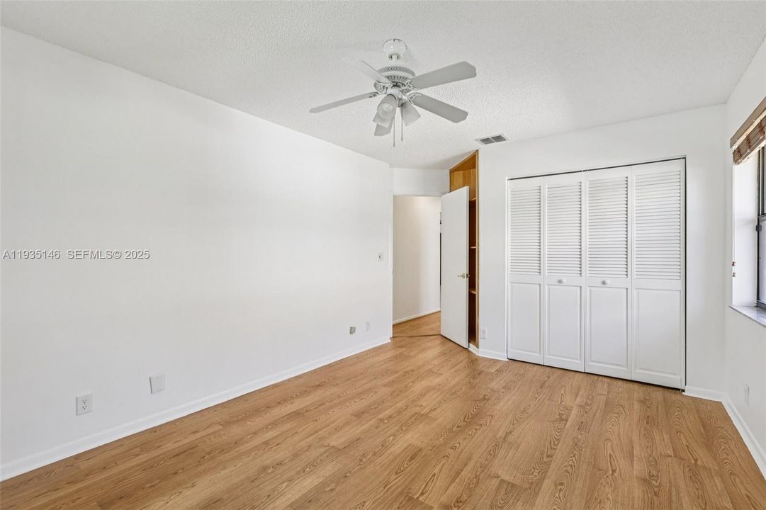 En Venta: $700,000 (3 camas, 2 baños, 2182 Pies cuadrados)