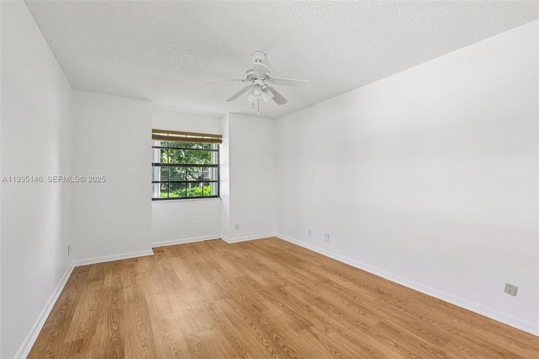 En Venta: $700,000 (3 camas, 2 baños, 2182 Pies cuadrados)