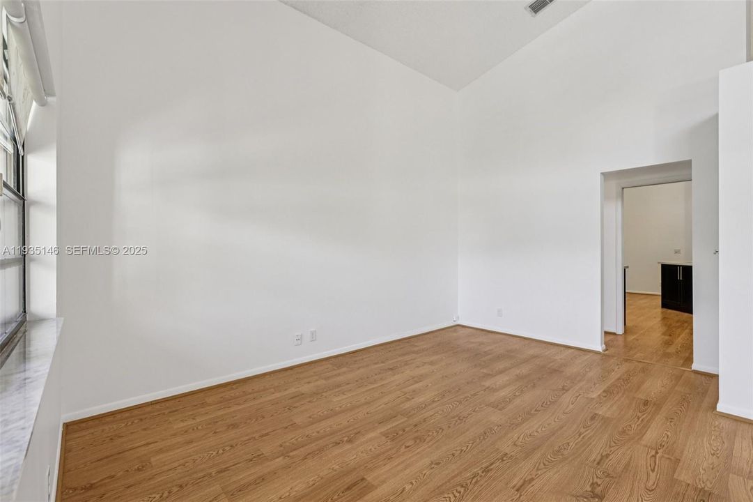 En Venta: $700,000 (3 camas, 2 baños, 2182 Pies cuadrados)