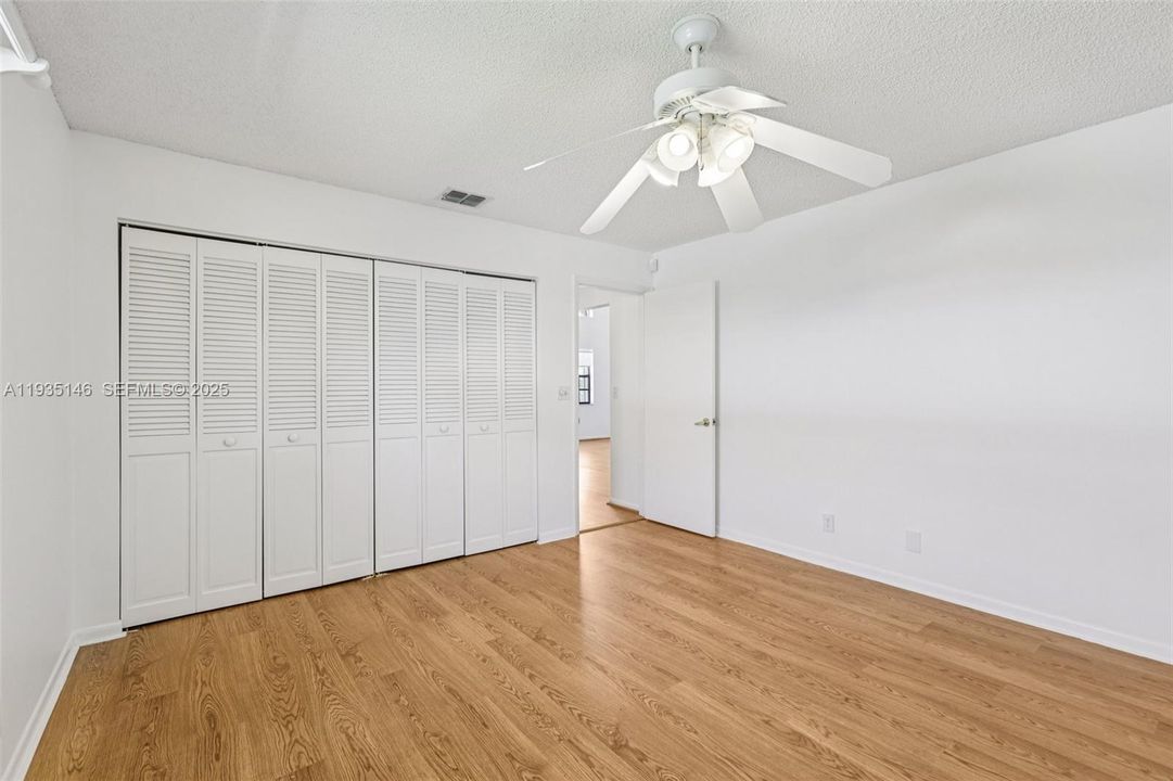 En Venta: $700,000 (3 camas, 2 baños, 2182 Pies cuadrados)