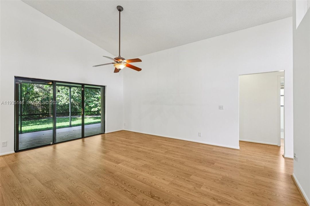 En Venta: $700,000 (3 camas, 2 baños, 2182 Pies cuadrados)