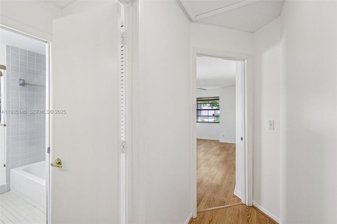 En Venta: $700,000 (3 camas, 2 baños, 2182 Pies cuadrados)