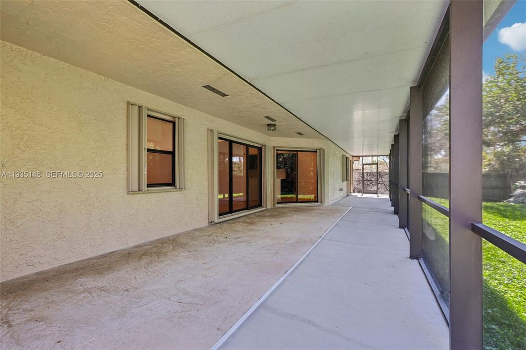 En Venta: $700,000 (3 camas, 2 baños, 2182 Pies cuadrados)