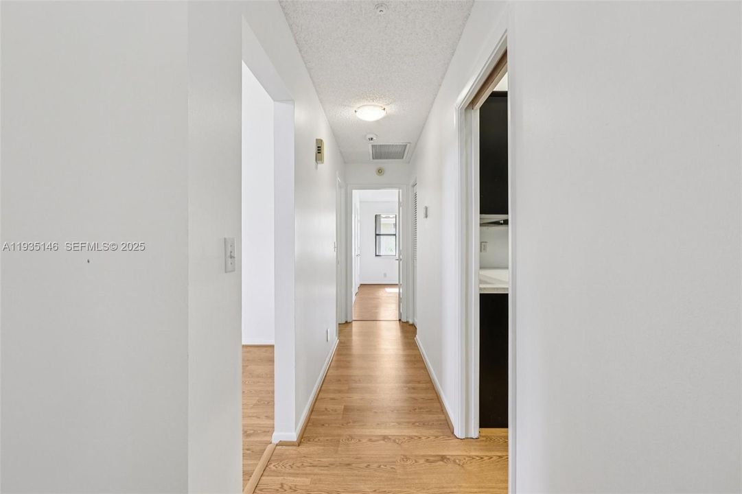 En Venta: $700,000 (3 camas, 2 baños, 2182 Pies cuadrados)