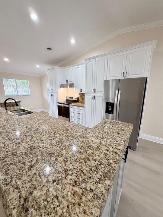 出租: $2,500 (2 贝兹, 2 浴室, 0 平方英尺)