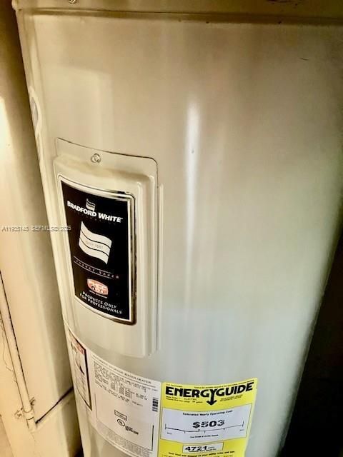 For Sale: $125,000 (1 beds, 1 baths, 811 Square Feet)