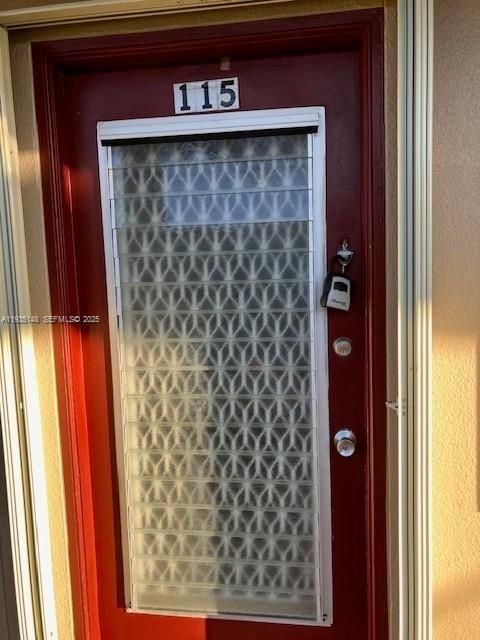 For Sale: $125,000 (1 beds, 1 baths, 811 Square Feet)