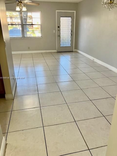 For Sale: $125,000 (1 beds, 1 baths, 811 Square Feet)