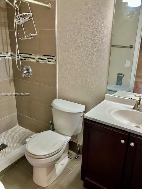 For Sale: $125,000 (1 beds, 1 baths, 811 Square Feet)