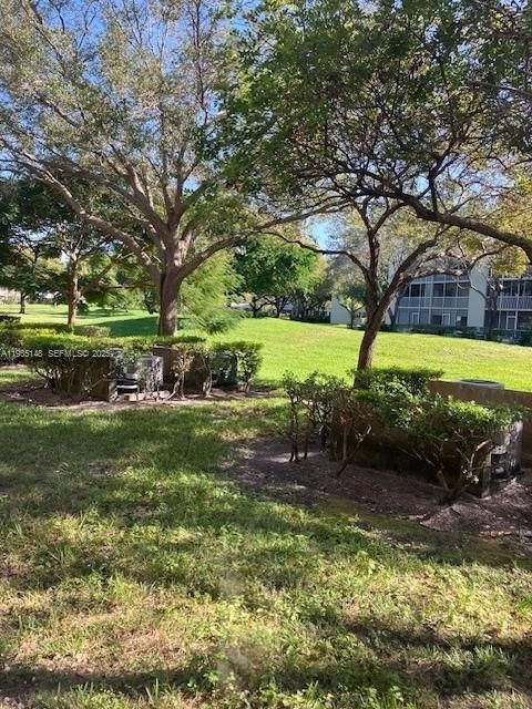 For Sale: $125,000 (1 beds, 1 baths, 811 Square Feet)