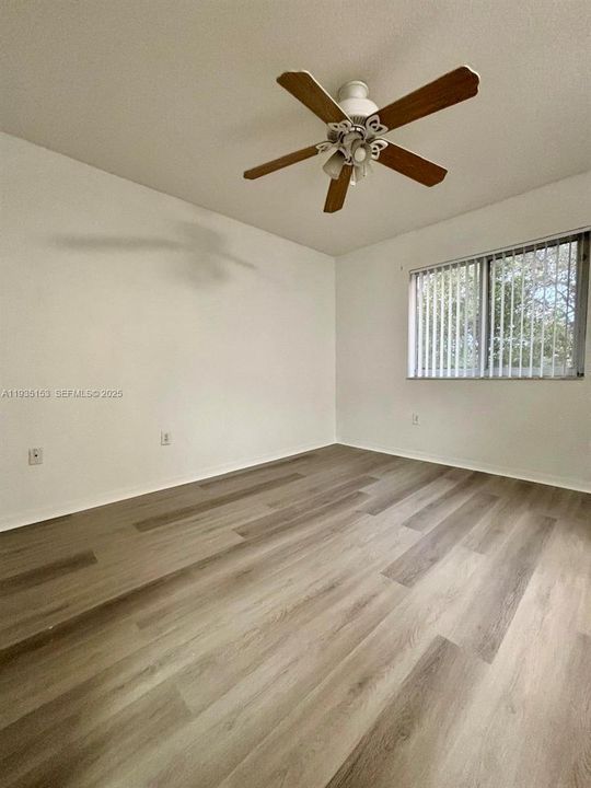 В аренду: $3,300 (3 спален, 2 ванн, 1263 Квадратных фут)