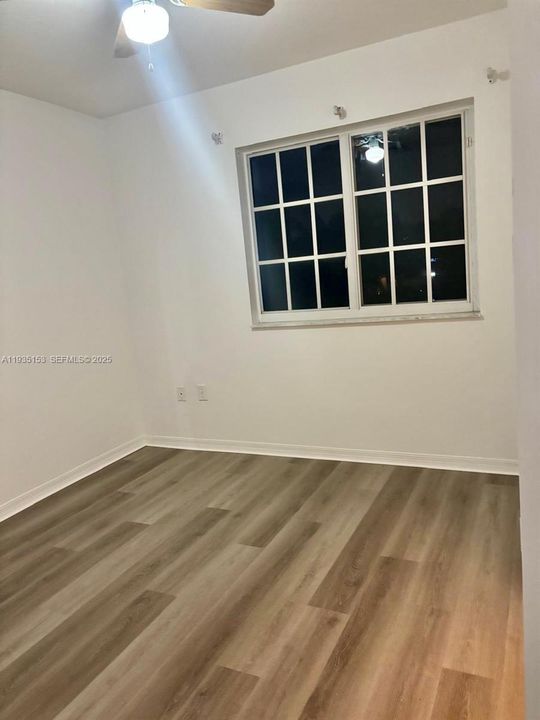 В аренду: $3,300 (3 спален, 2 ванн, 1263 Квадратных фут)