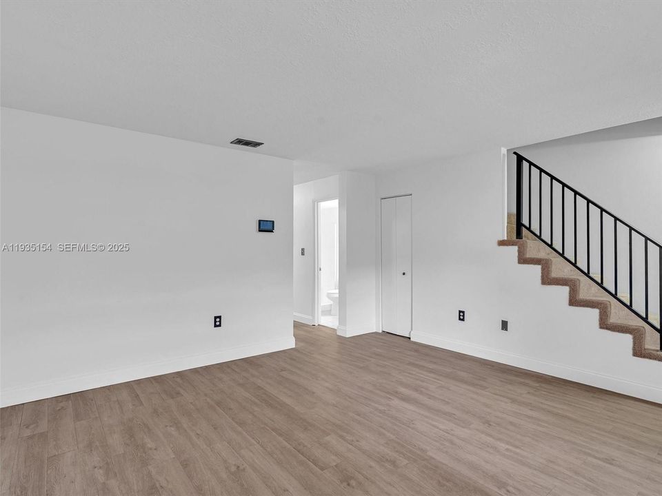 For Sale: $314,999 (3 beds, 2 baths, 1188 Square Feet)