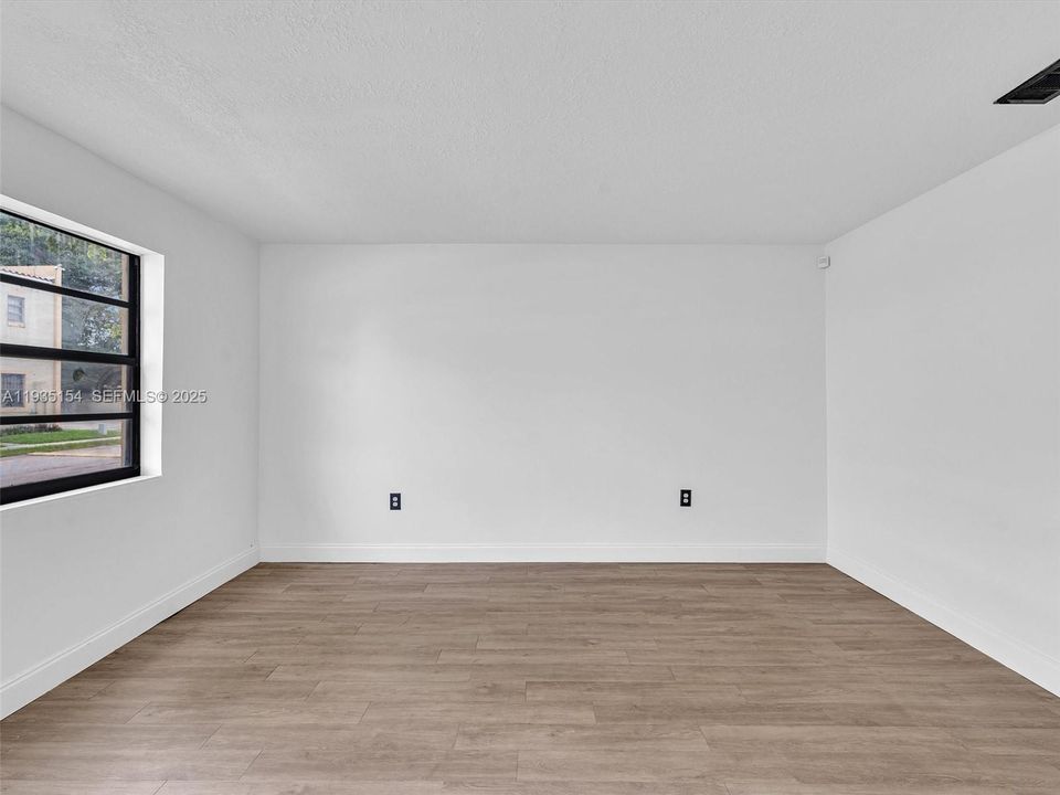 For Sale: $314,999 (3 beds, 2 baths, 1188 Square Feet)