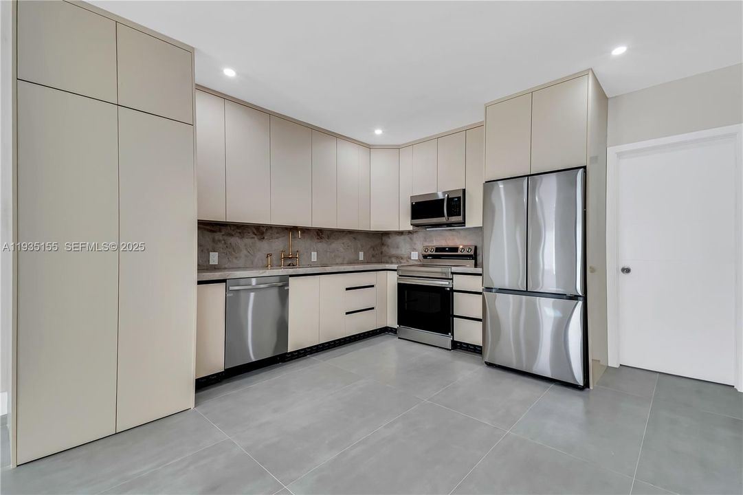 В аренду: $3,400 (3 спален, 2 ванн, 863 Квадратных фут)