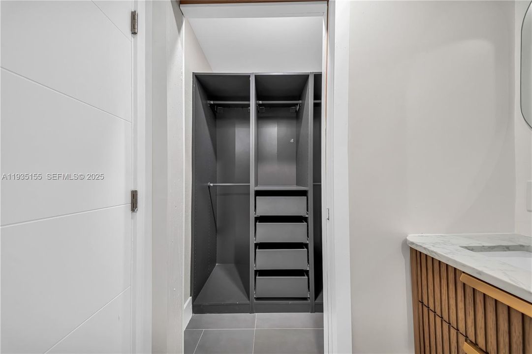 В аренду: $3,400 (3 спален, 2 ванн, 863 Квадратных фут)