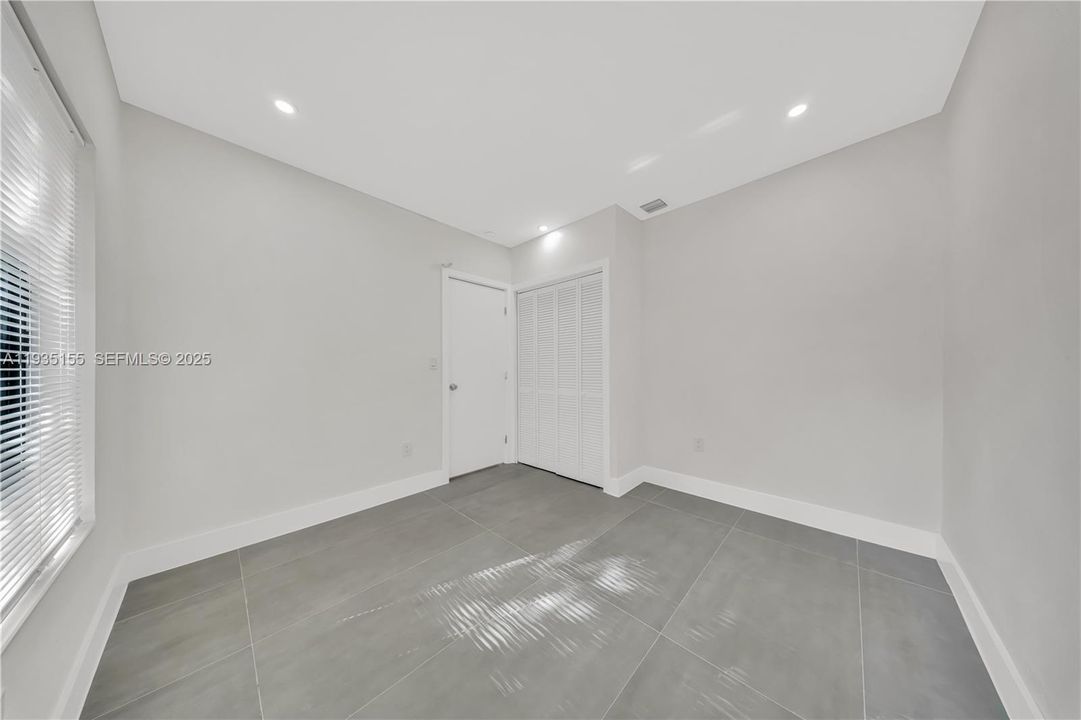 В аренду: $3,400 (3 спален, 2 ванн, 863 Квадратных фут)