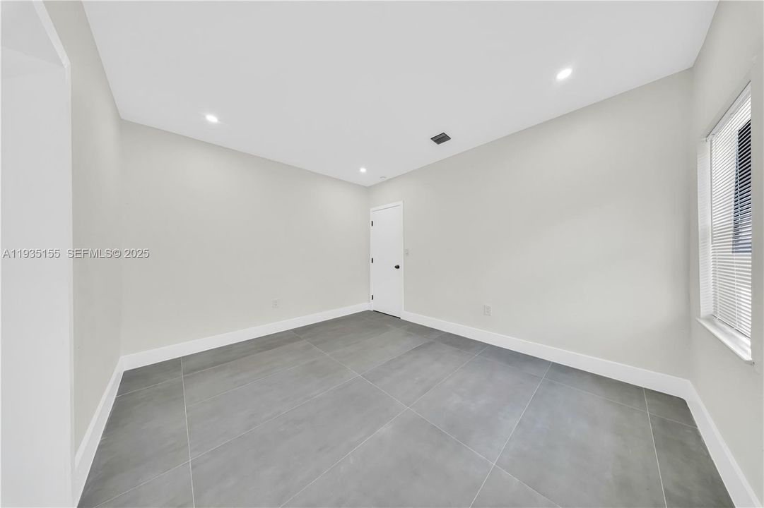 В аренду: $3,400 (3 спален, 2 ванн, 863 Квадратных фут)