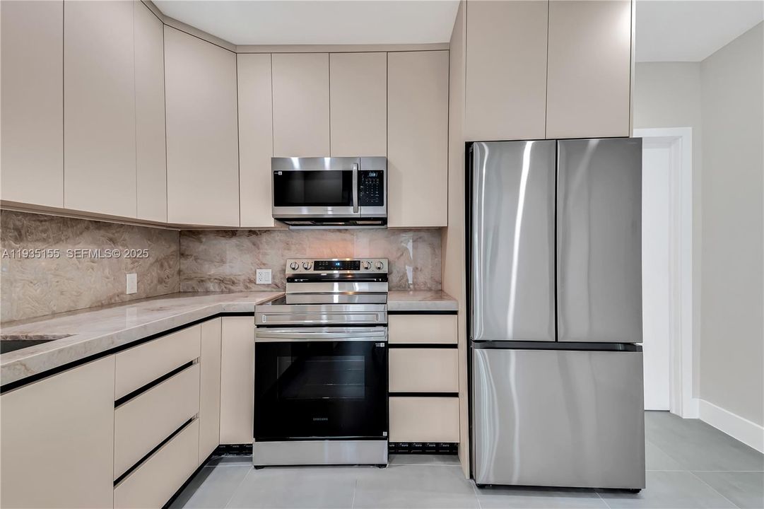 В аренду: $3,400 (3 спален, 2 ванн, 863 Квадратных фут)