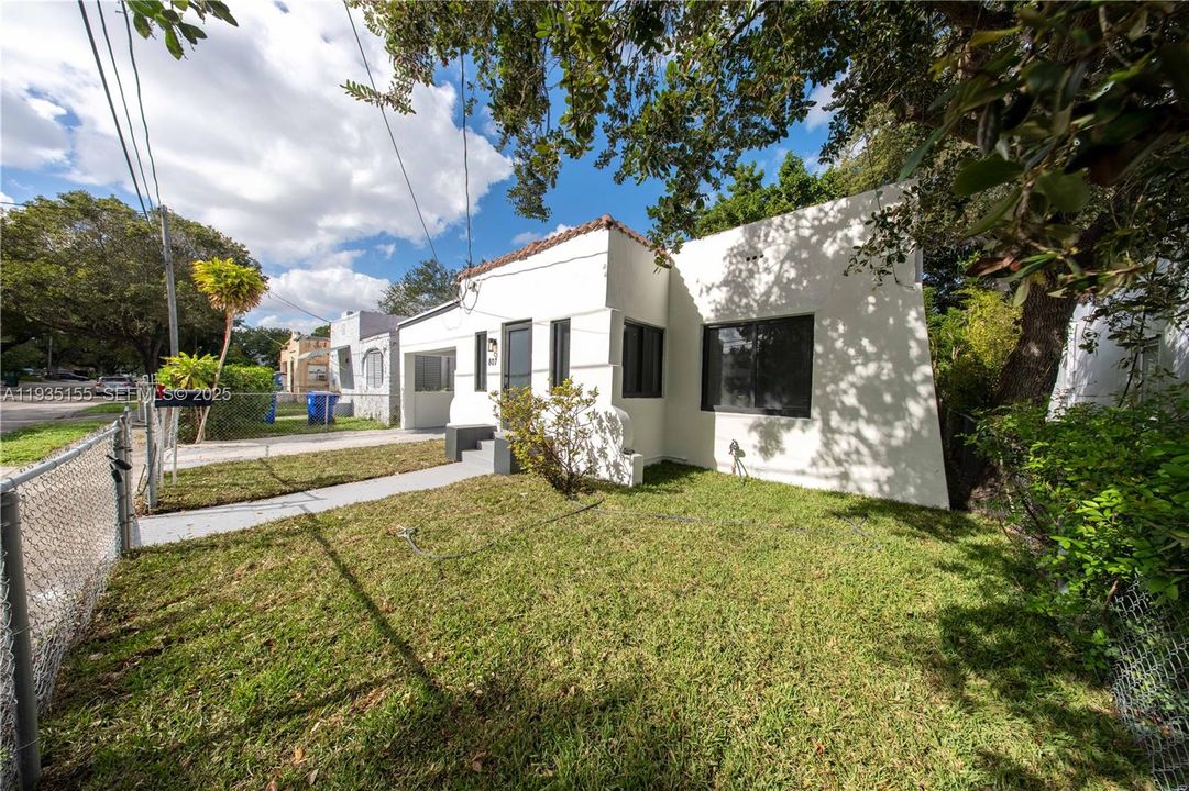 В аренду: $3,400 (3 спален, 2 ванн, 863 Квадратных фут)