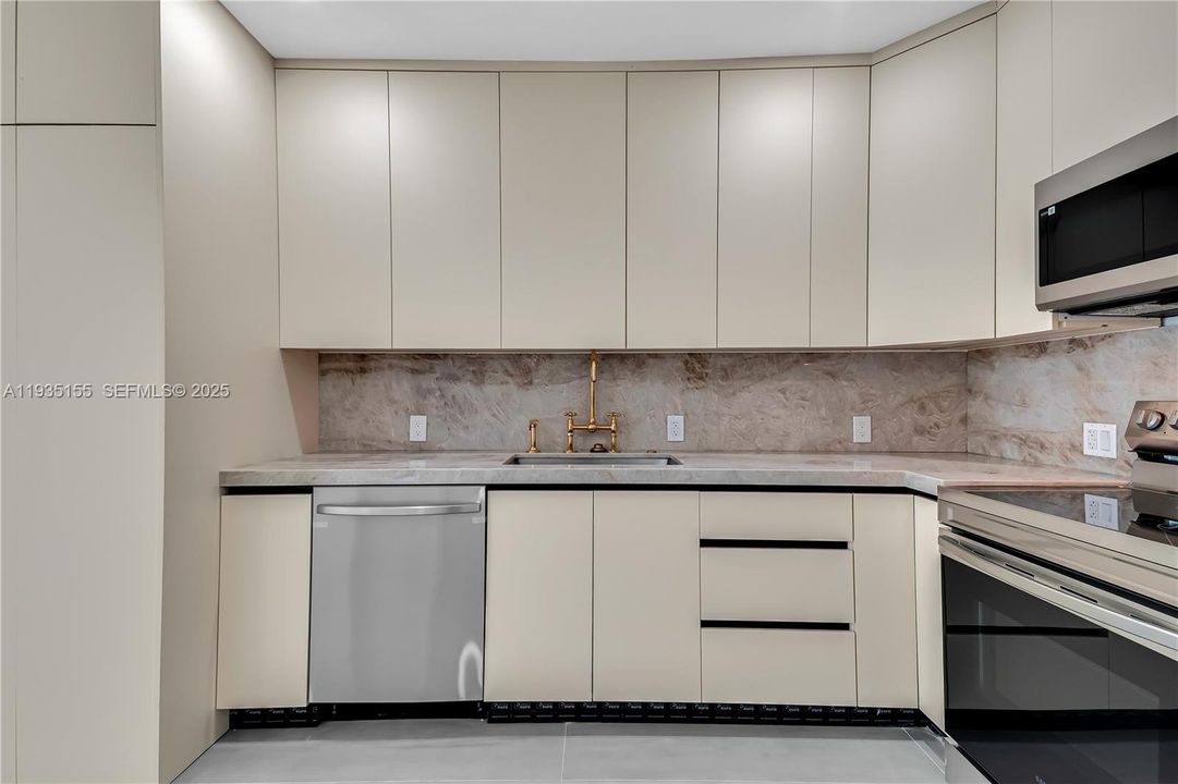 В аренду: $3,400 (3 спален, 2 ванн, 863 Квадратных фут)