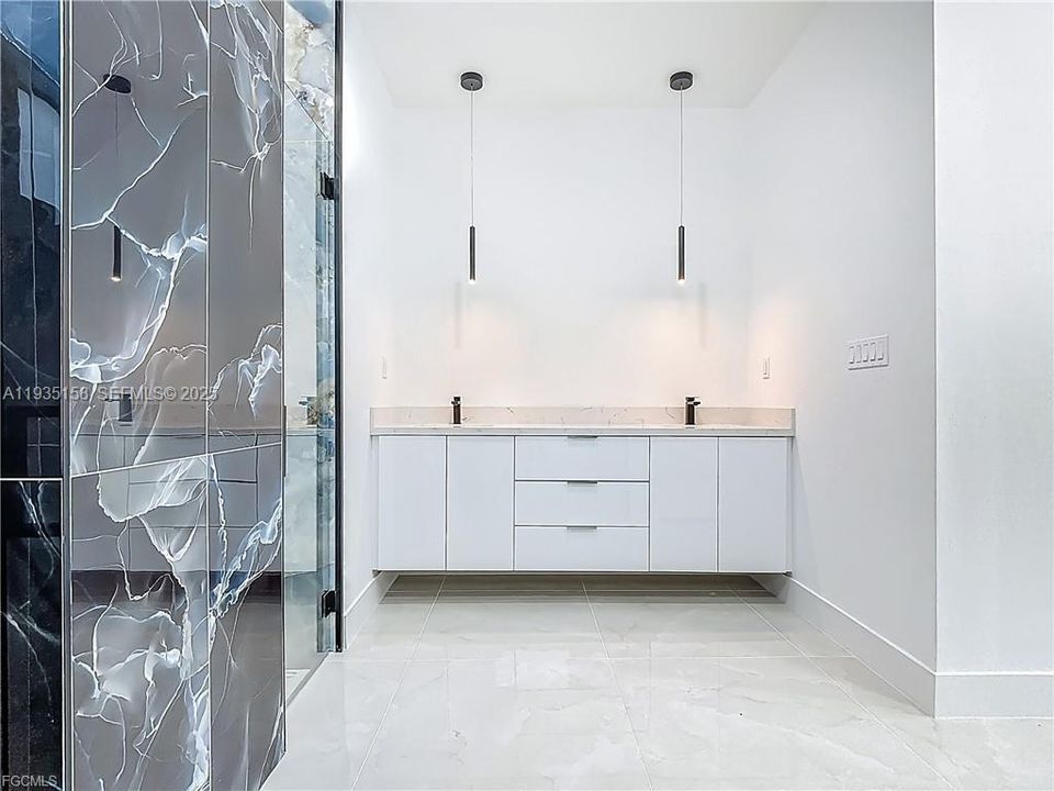 待售: $414,990 (4 贝兹, 2 浴室, 1600 平方英尺)