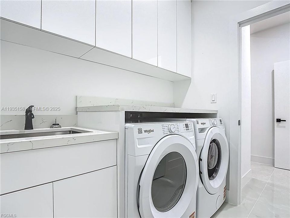 待售: $414,990 (4 贝兹, 2 浴室, 1600 平方英尺)