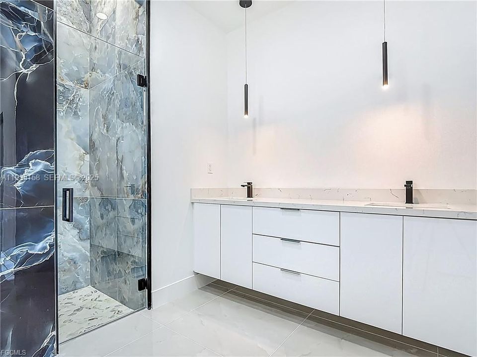 待售: $414,990 (4 贝兹, 2 浴室, 1600 平方英尺)