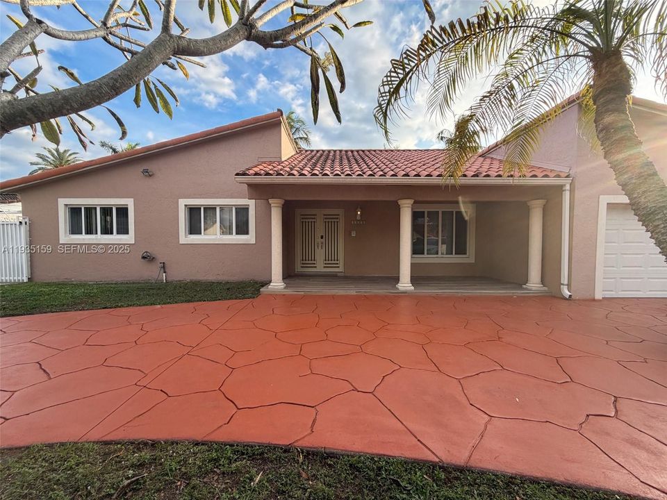 For Rent: $4,700 (3 beds, 2 baths, 1990 Square Feet)