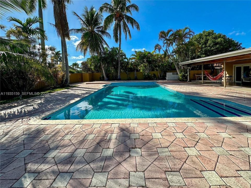 For Rent: $4,700 (3 beds, 2 baths, 1990 Square Feet)