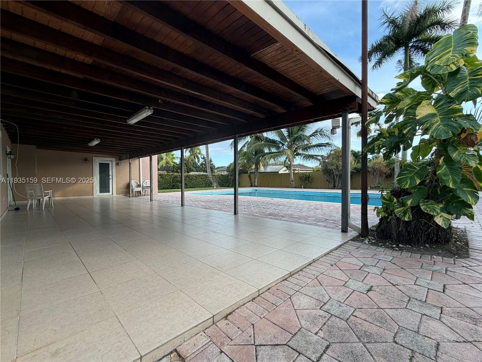 For Rent: $4,700 (3 beds, 2 baths, 1990 Square Feet)