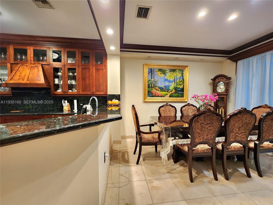 For Rent: $6,500 (3 beds, 2 baths, 1780 Square Feet)