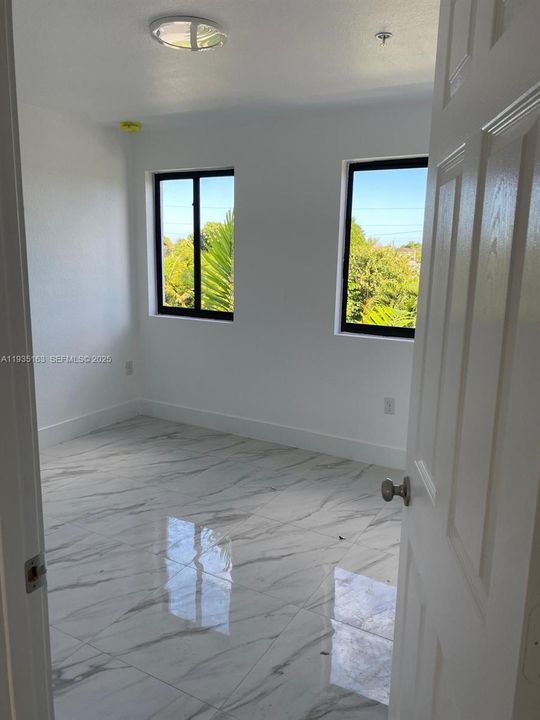 For Rent: $2,200 (2 beds, 1 baths, 1150 Square Feet)