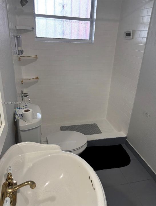 Active With Contract: $2,200 (2 beds, 2 baths, 1096 Square Feet)