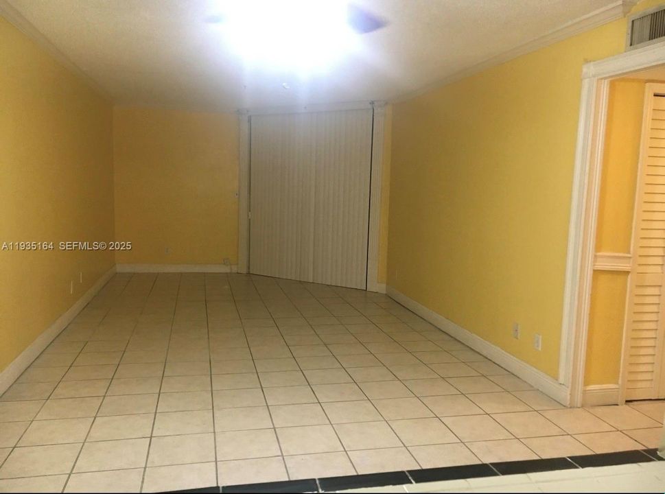 Active With Contract: $2,200 (2 beds, 2 baths, 1096 Square Feet)