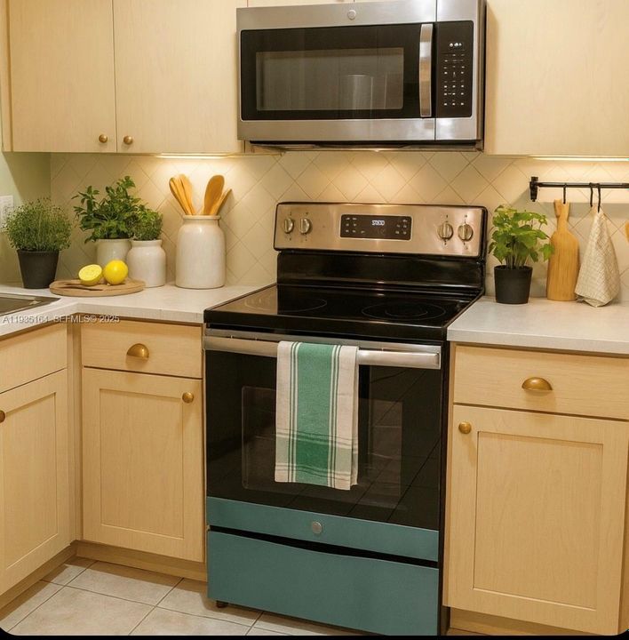 Active With Contract: $2,200 (2 beds, 2 baths, 1096 Square Feet)